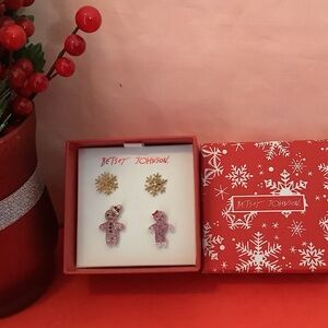 Betsey Johnson Pink Gingerbread & Snowflake Christmas Earring Set New